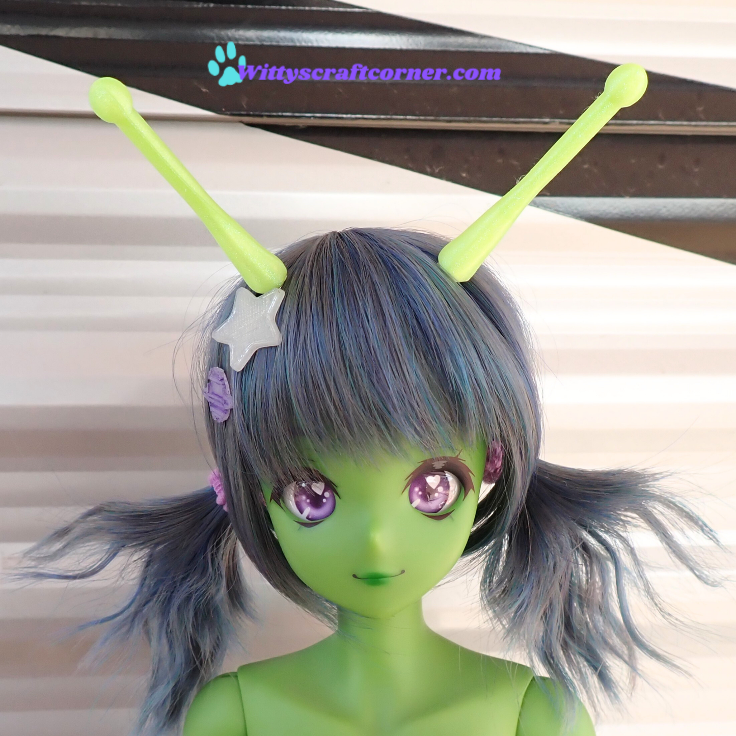 Smart doll Straight Alien antenna magnetic in green 3D printed